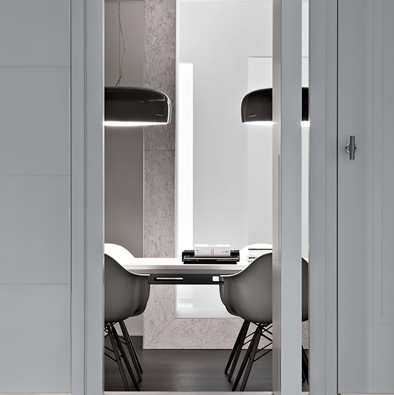 Nova pendellampa med modern design och ljusstark, platsbesparande belysning