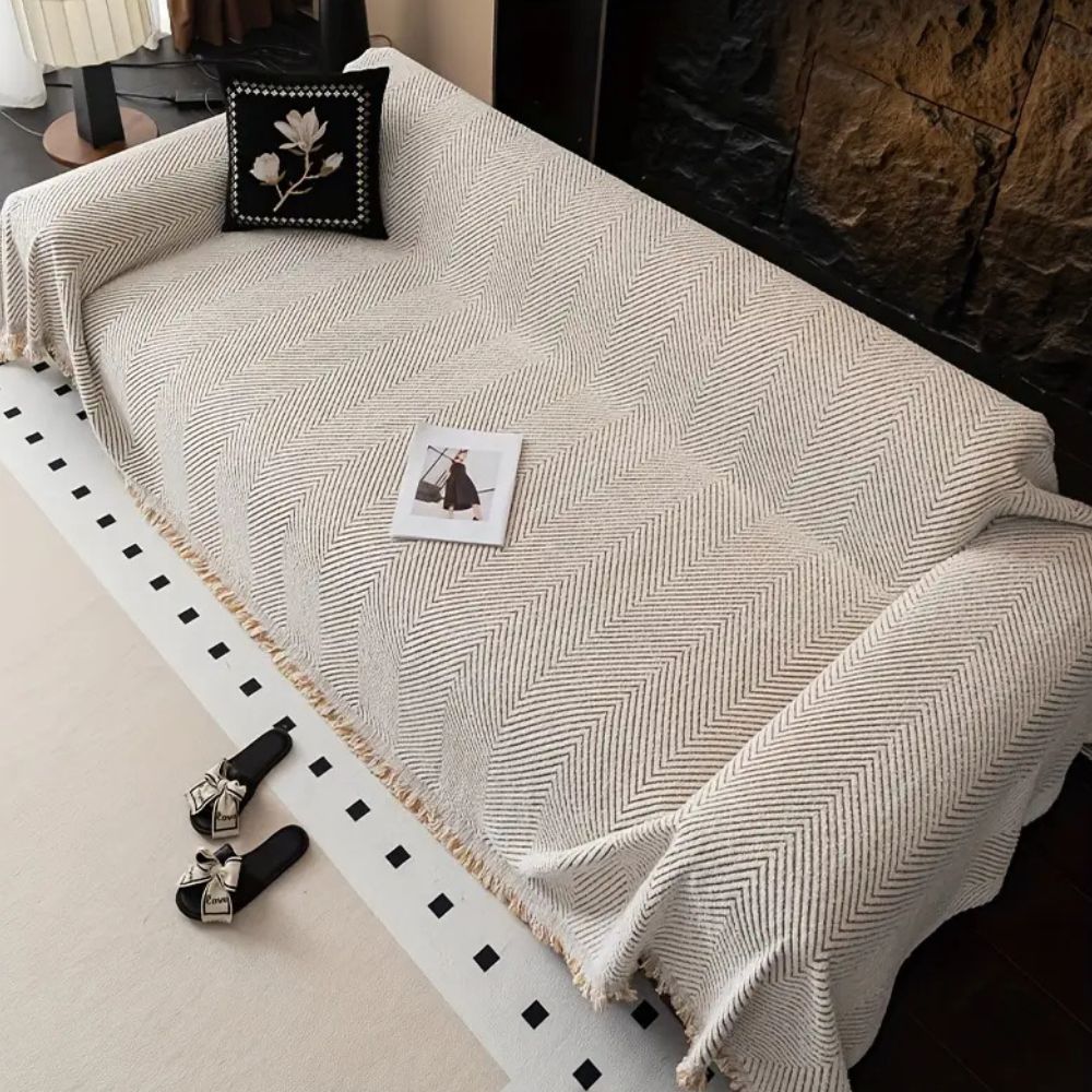 Protecție pentru canapea din microfibră antiderapantă cu model în dungi herringbone