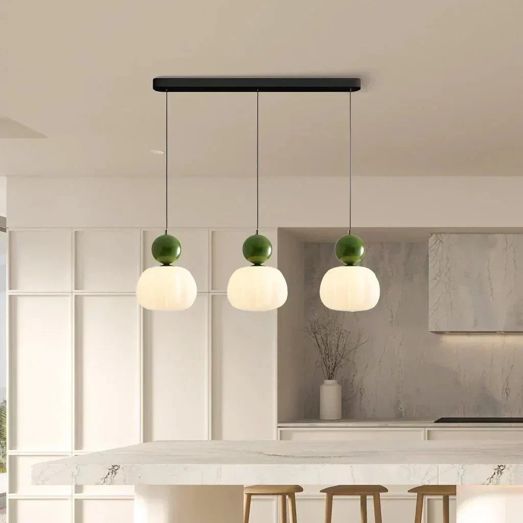 Kugelförmige Pendelleuchte mit Diffusor und metallischen Akzenten, 12 Zoll | Rosalyssa