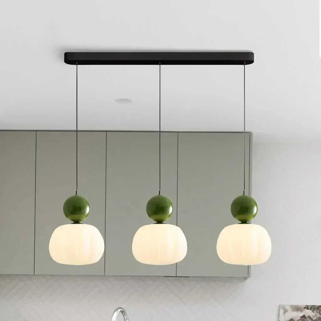 Kugelförmige Pendelleuchte mit Diffusor und metallischen Akzenten, 12 Zoll | Rosalyssa