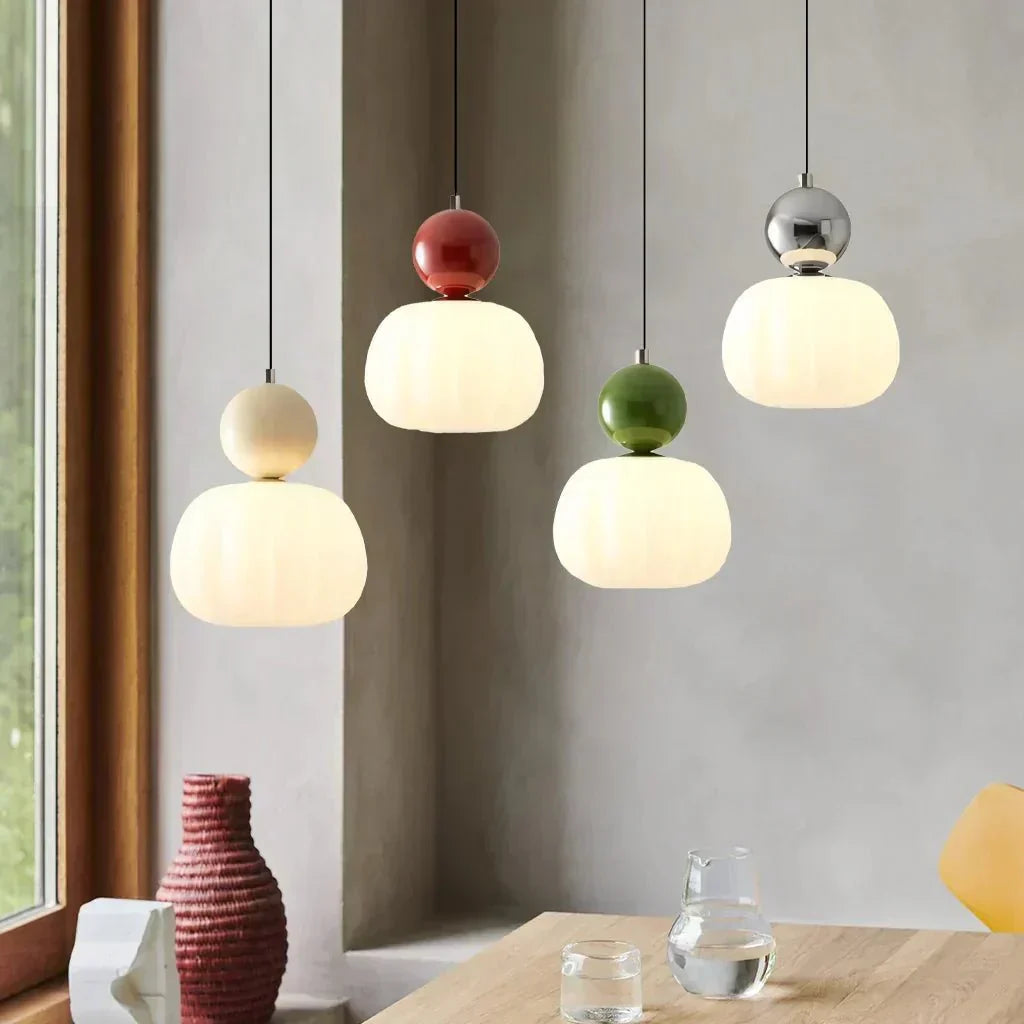 Kugelförmige Pendelleuchte mit Diffusor und metallischen Akzenten, 12 Zoll | Rosalyssa