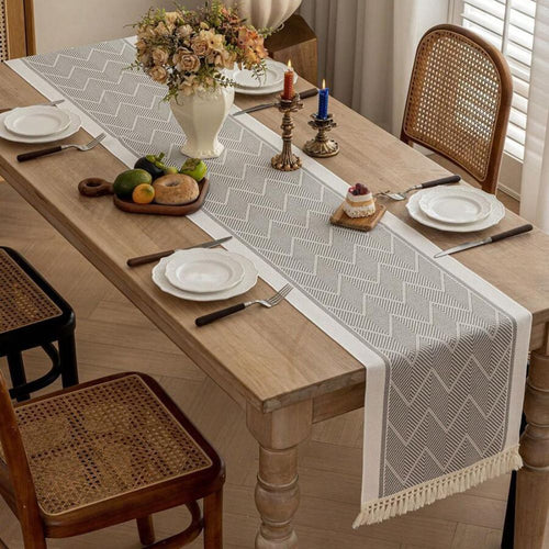 Aurelia Home Premium gewebter Tischläufer in Sandstein mit elegantem Muster