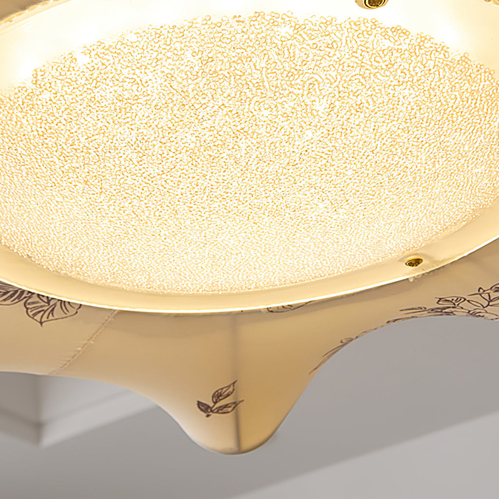 Lámpara de techo LED floral en nogal y dorado con diseño de pétalos