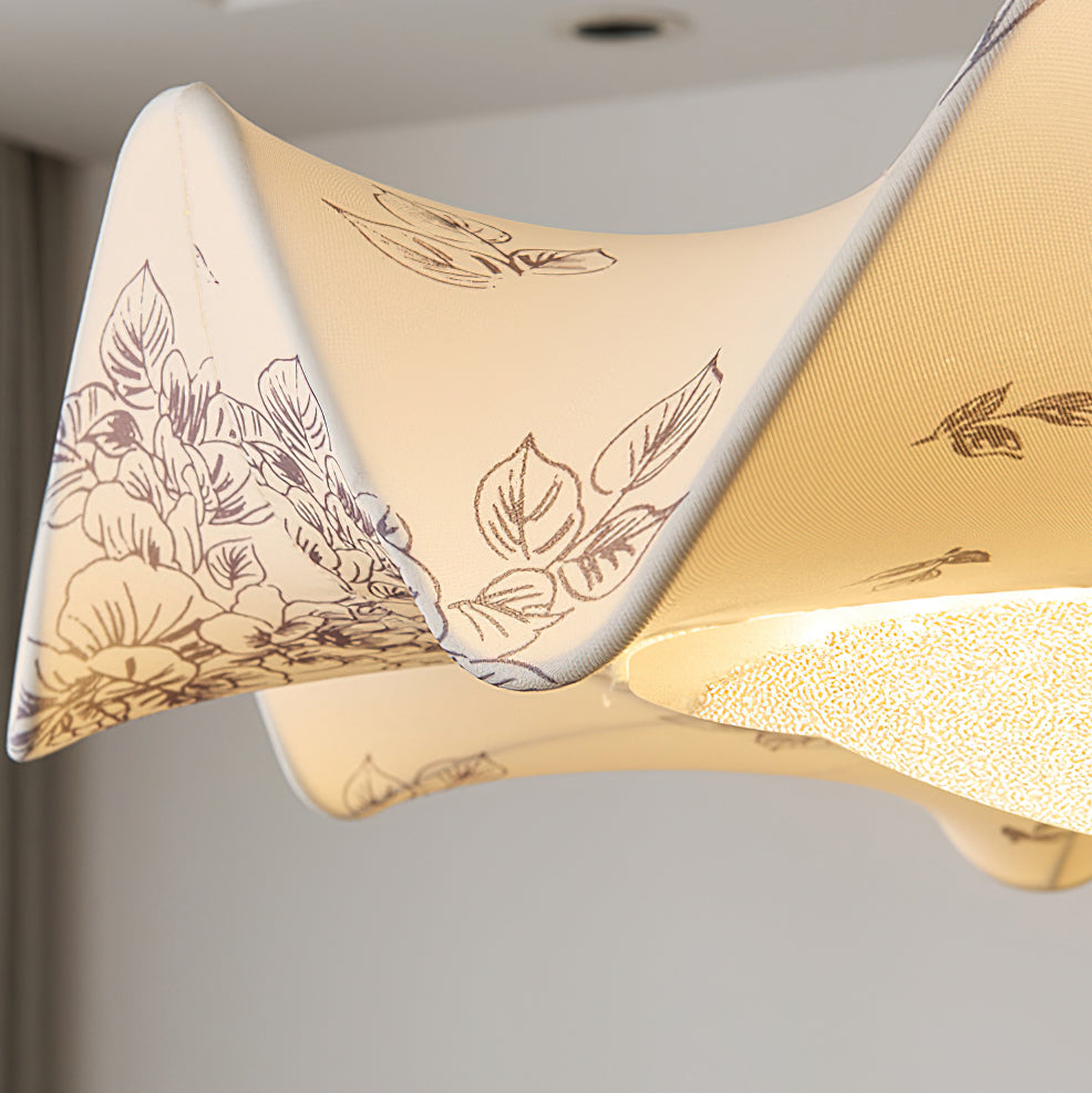 Lámpara de techo LED floral en nogal y dorado con diseño de pétalos