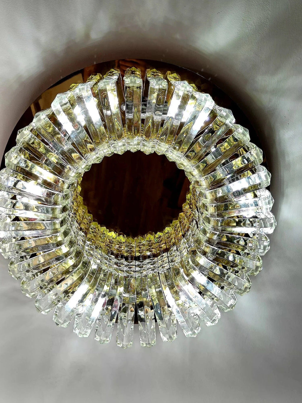 Aurelia Ring Crystal -kattokruunu tyylikkäisiin eteisiin ja olohuoneisiin