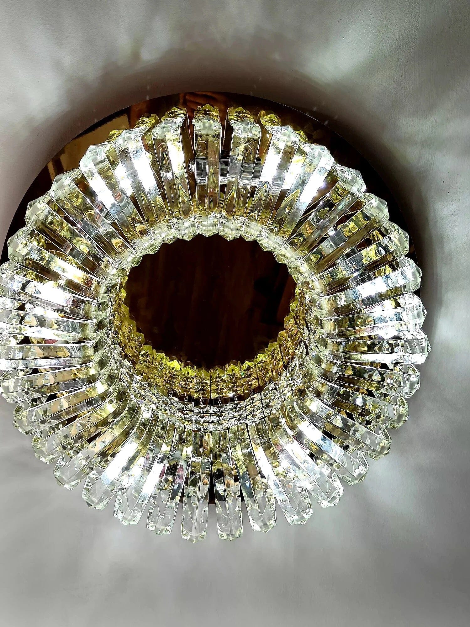 Aurelia Ring Crystal -kattokruunu tyylikkäisiin eteisiin ja olohuoneisiin