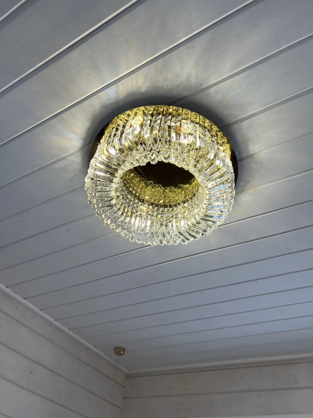 Aurelia Ring Crystal -kattokruunu tyylikkäisiin eteisiin ja olohuoneisiin