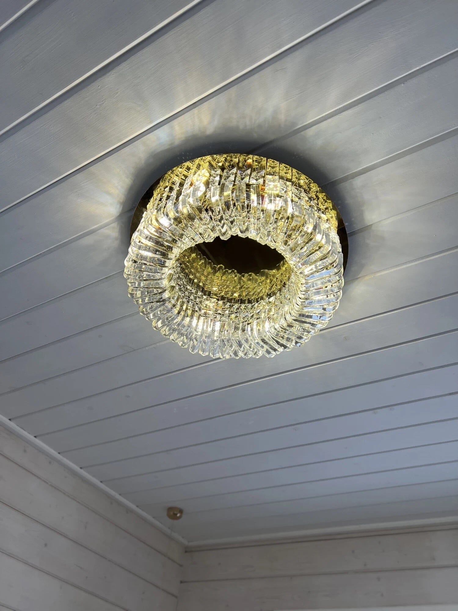 Aurelia Ring Crystal -kattokruunu tyylikkäisiin eteisiin ja olohuoneisiin