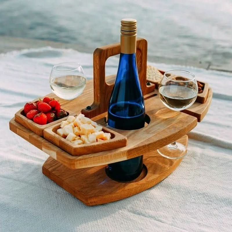 Trailside Klappbarer Holz-Picknicktisch mit Glashaltern und Snackfächern