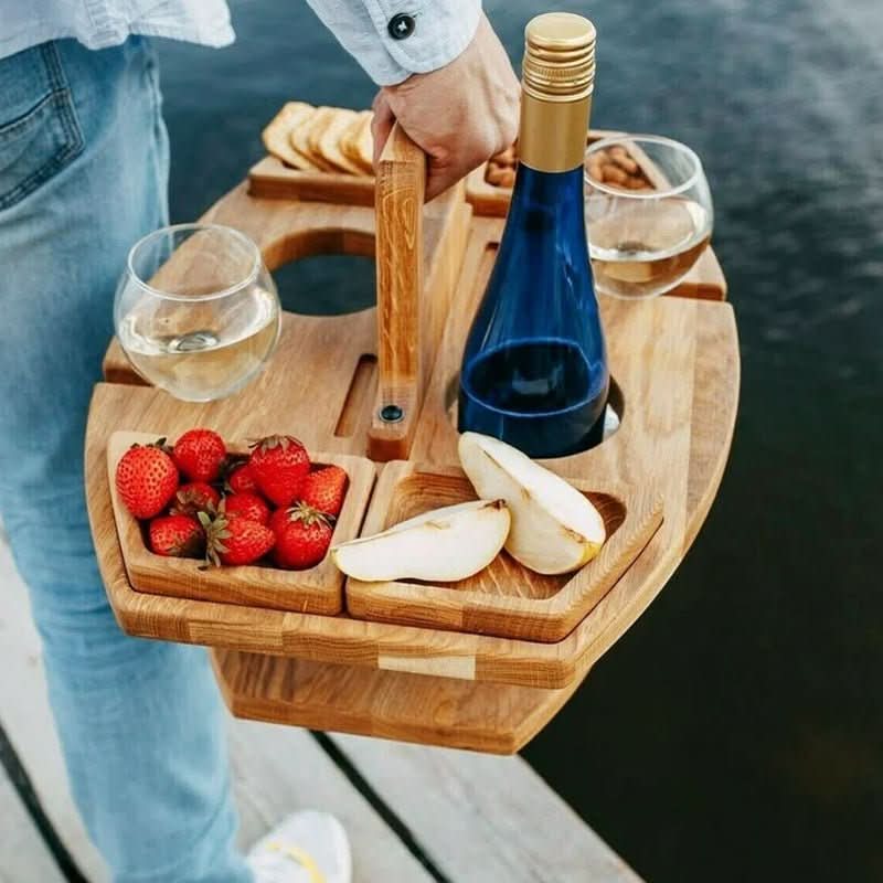 Trailside Klappbarer Holz-Picknicktisch mit Glashaltern und Snackfächern