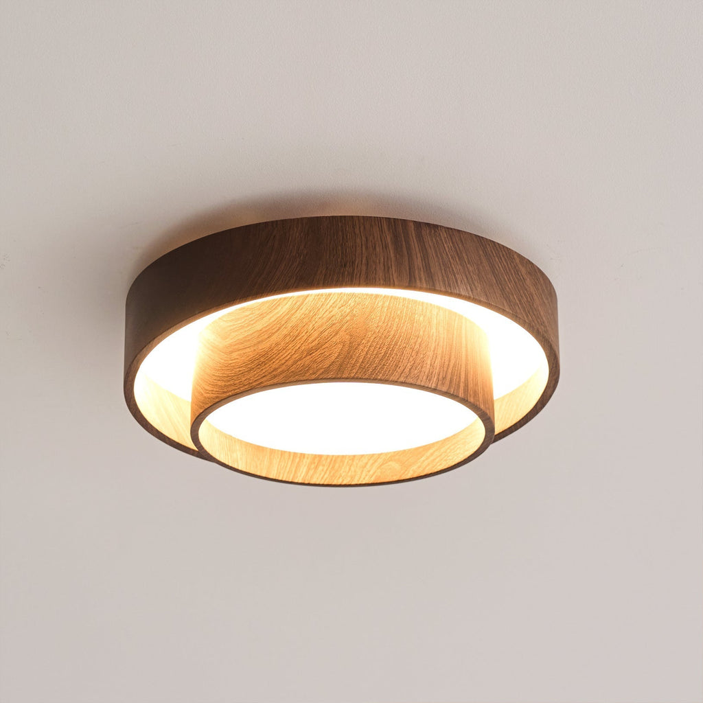 Stropní lampa Vaako s moderním LED osvětlením a ořechovým povrchem pro obývací prostory
