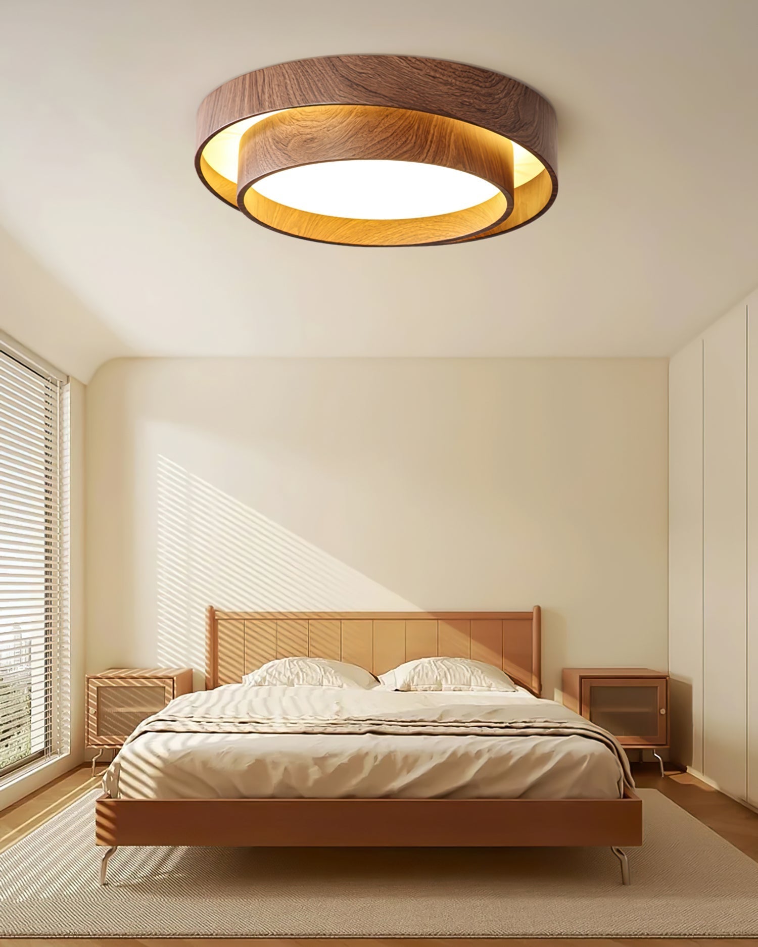 Stropní lampa Vaako s moderním LED osvětlením a ořechovým povrchem pro obývací prostory