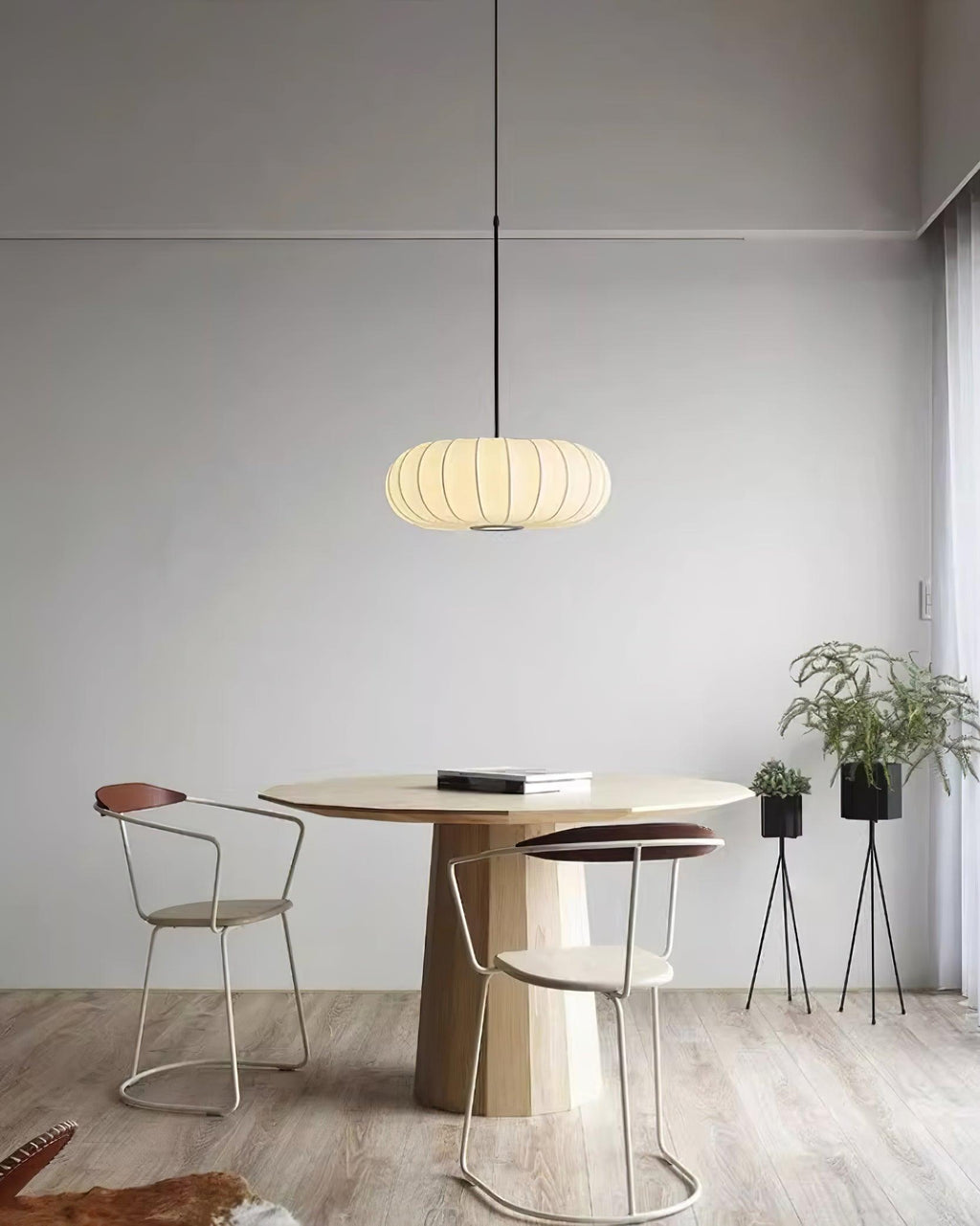 Závěsná lampa Horizon inspirovaná japonským minimalismem a wabi-sabi