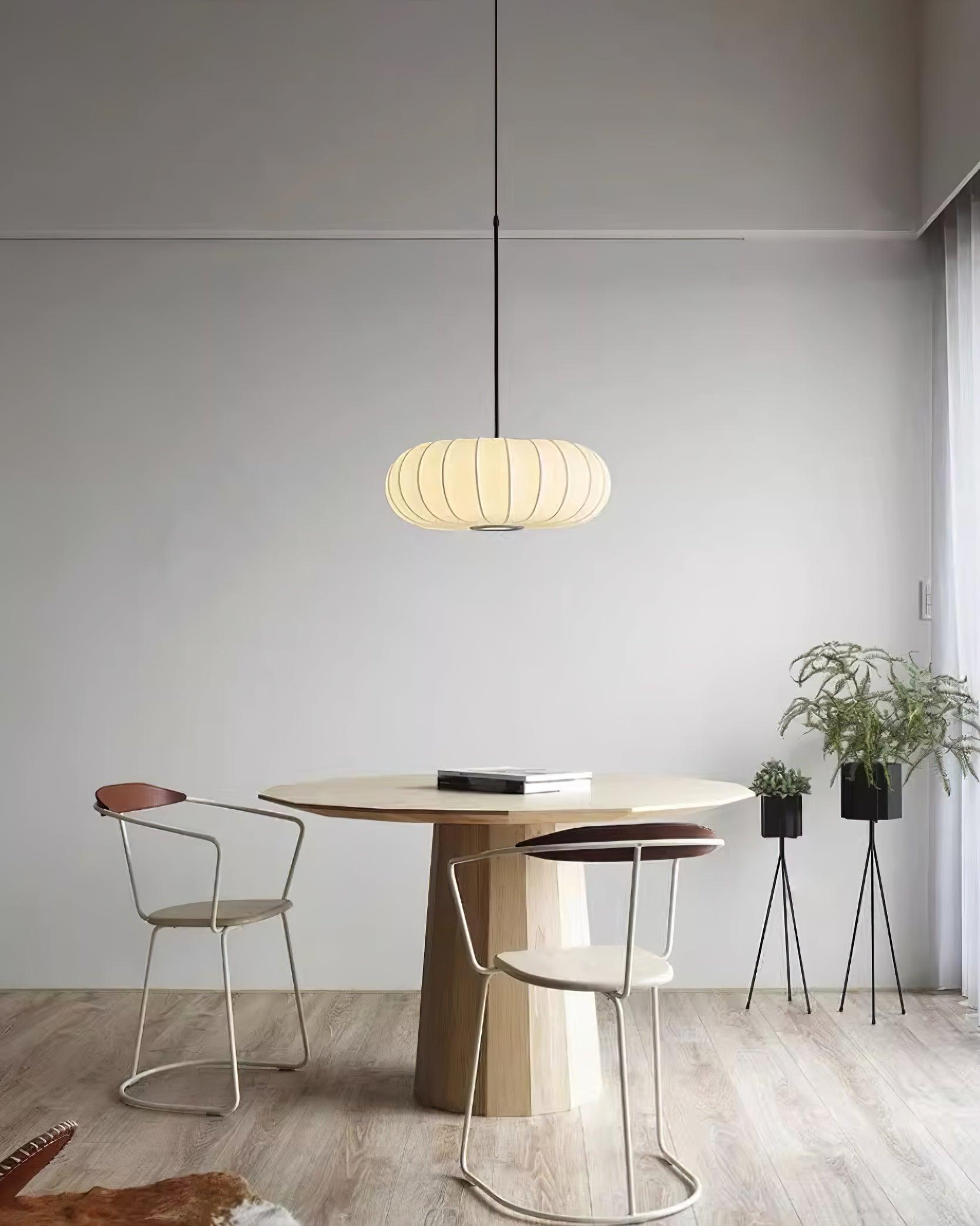 Závěsná lampa Horizon inspirovaná japonským minimalismem a wabi-sabi