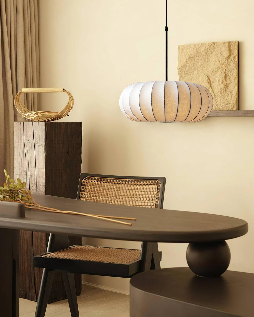 Závěsná lampa Horizon inspirovaná japonským minimalismem a wabi-sabi