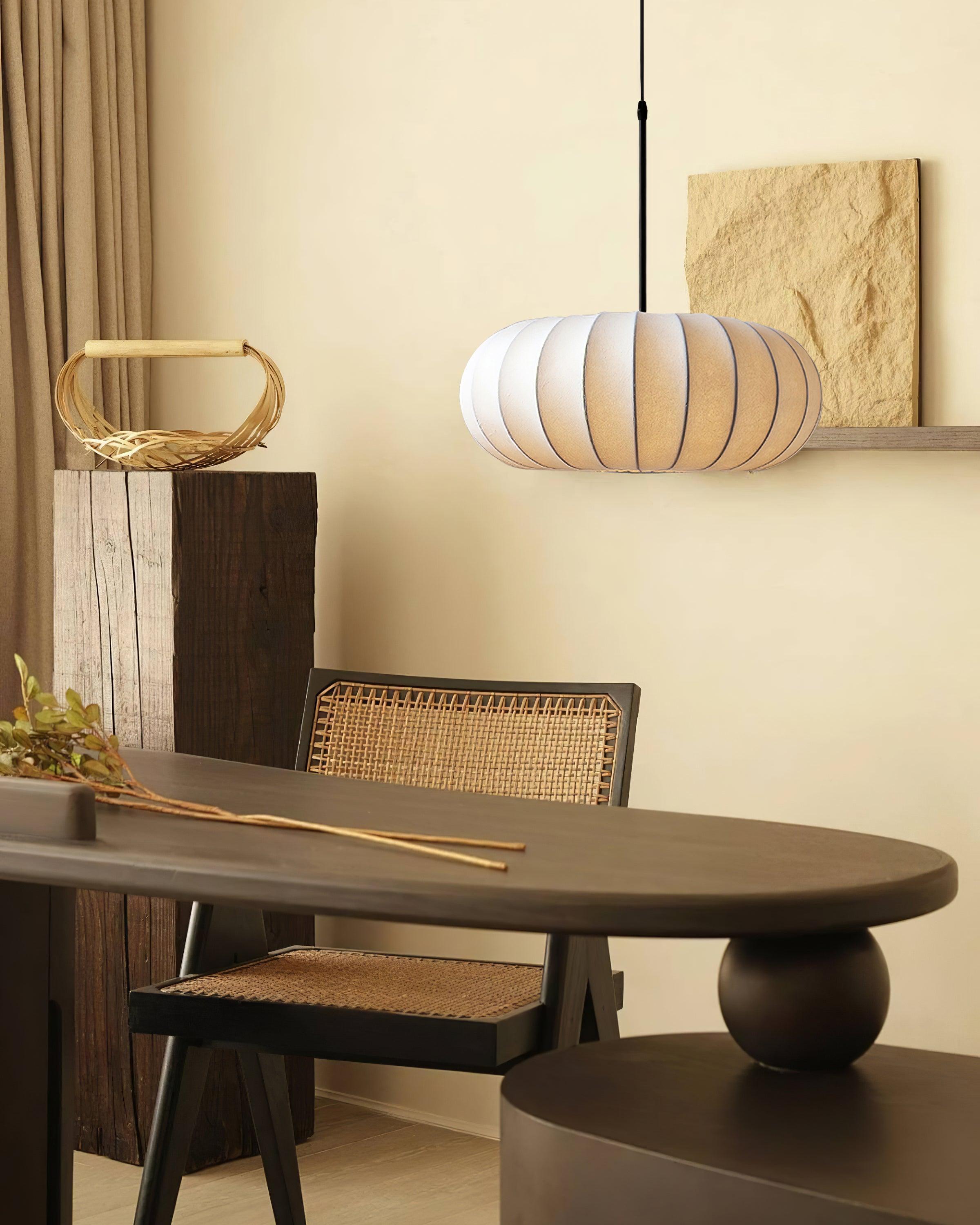 Závěsná lampa Horizon inspirovaná japonským minimalismem a wabi-sabi