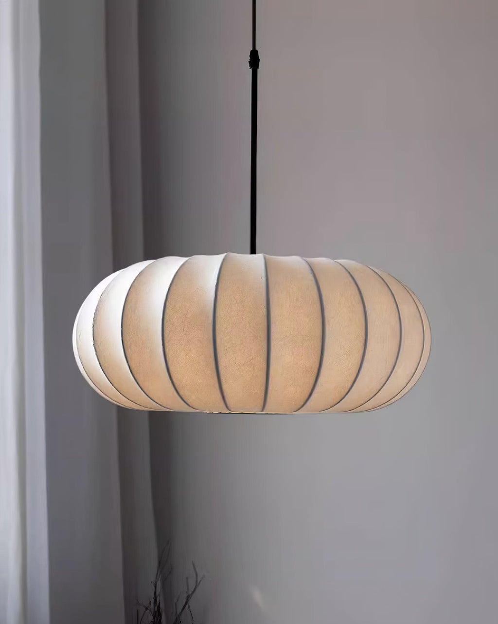 Závěsná lampa Horizon inspirovaná japonským minimalismem a wabi-sabi