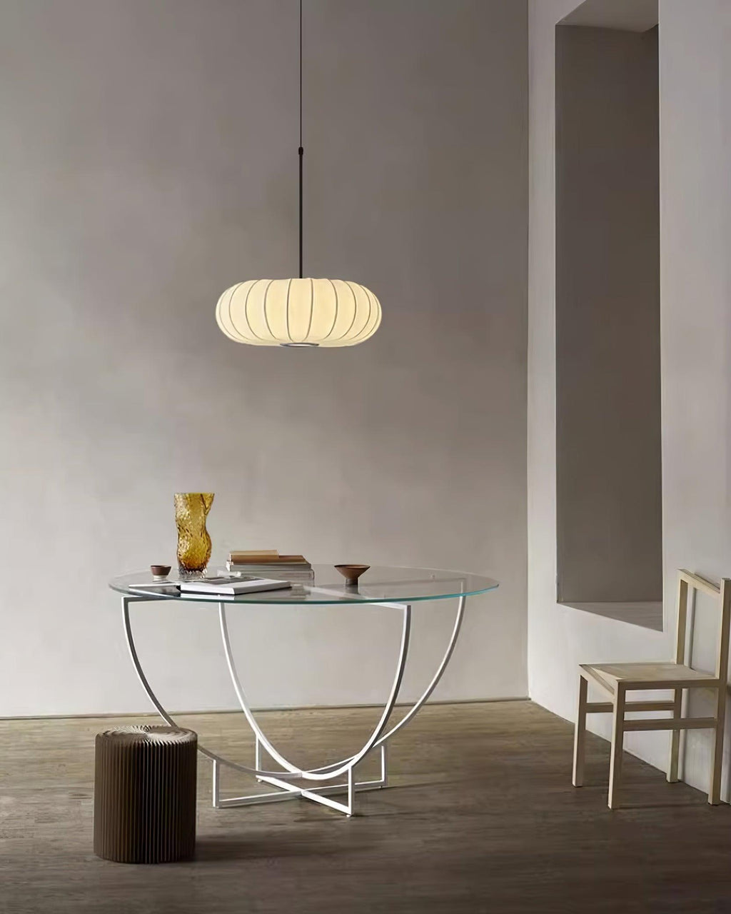 Závěsná lampa Horizon inspirovaná japonským minimalismem a wabi-sabi