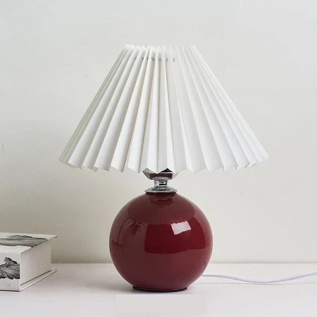 Lampada da tavolo plissettata vintage Nova con fascino classico