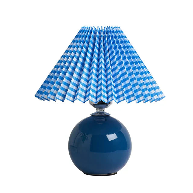 Lampada da tavolo plissettata vintage Nova con fascino classico