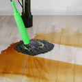 Mop na mokré a suché čištění se sprejem a rychleschnoucí plochý mop