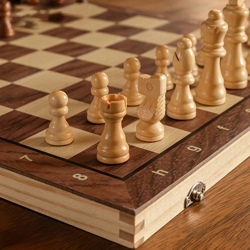 Voyager Schach Tragbares Magnetisches Holz-Schachbrett für Spielspaß unterwegs