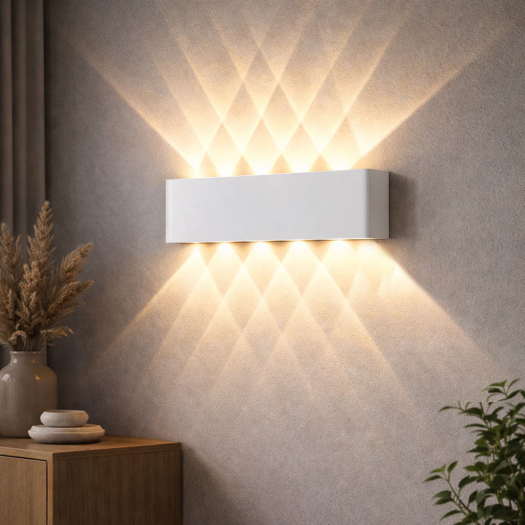 מנורת קיר LED אלגנטית עם קרני אור למעלה ולמטה לשימוש פנימי וחיצוני