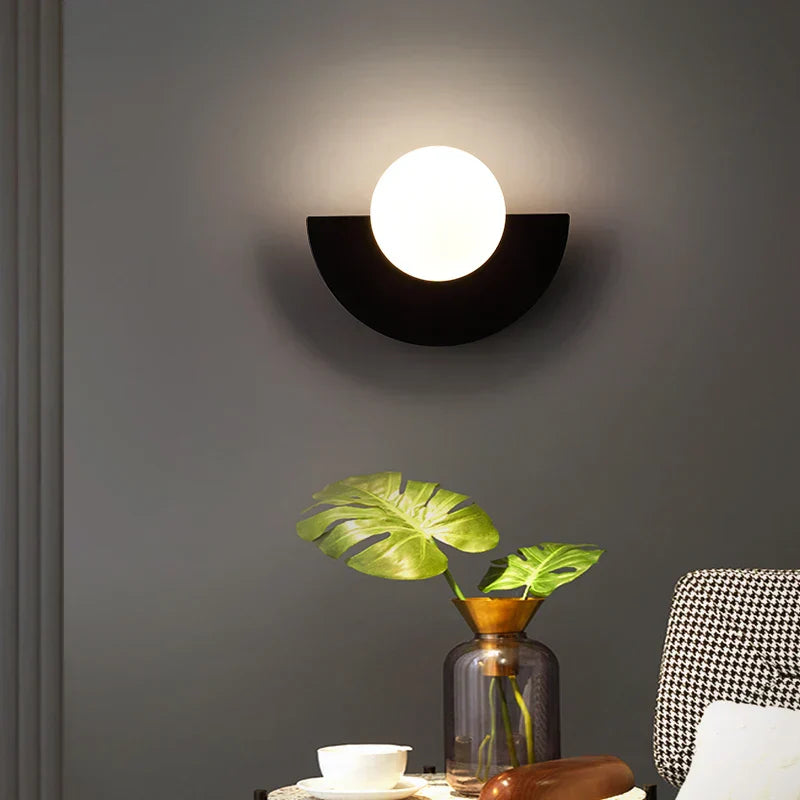 ضوء حائطي نورديك GlacialGlow مع إضاءة LED تكميلية للديكورات الداخلية العصرية