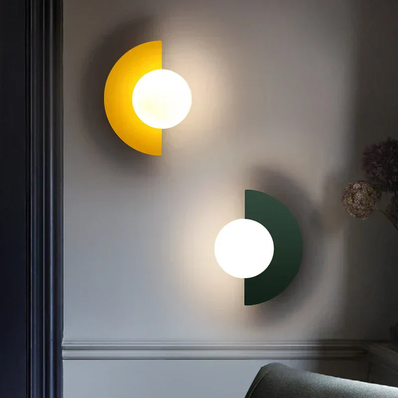 ضوء حائطي نورديك GlacialGlow مع إضاءة LED تكميلية للديكورات الداخلية العصرية
