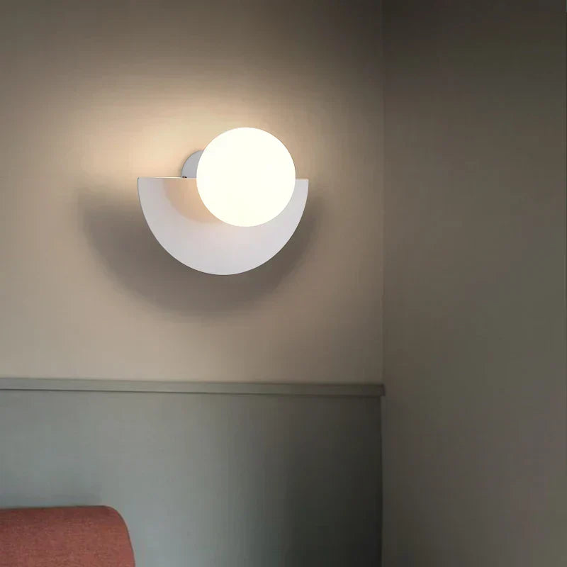 ضوء حائطي نورديك GlacialGlow مع إضاءة LED تكميلية للديكورات الداخلية العصرية