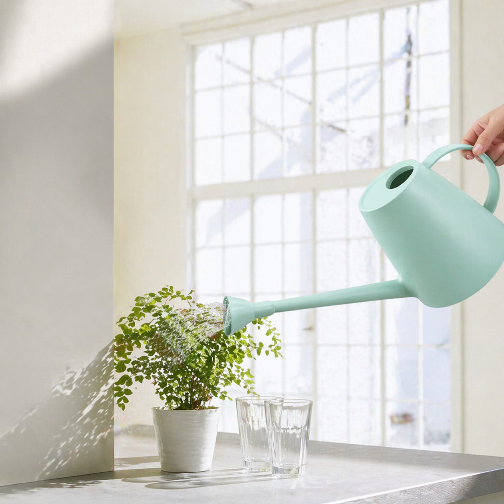 Stropitoare din plastic cu gura lungă pentru îngrijirea plantelor de interior și exterior