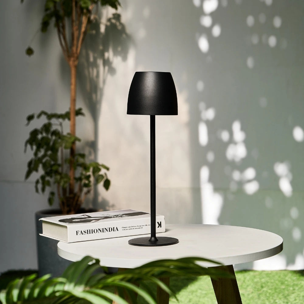 Trådløs utendørs LED-bordlampe med dimbar lysstyrke