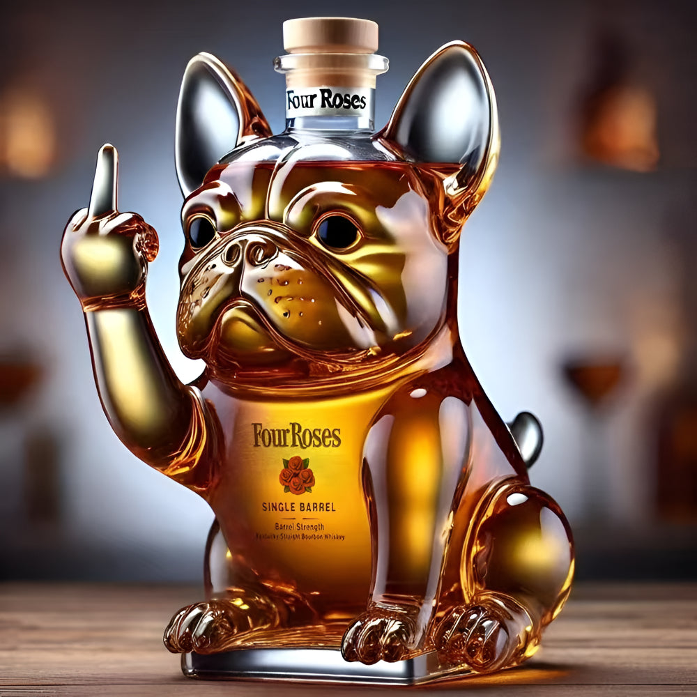 Soška buldoka jako karafa na whiskey pro stylovou dekoraci baru