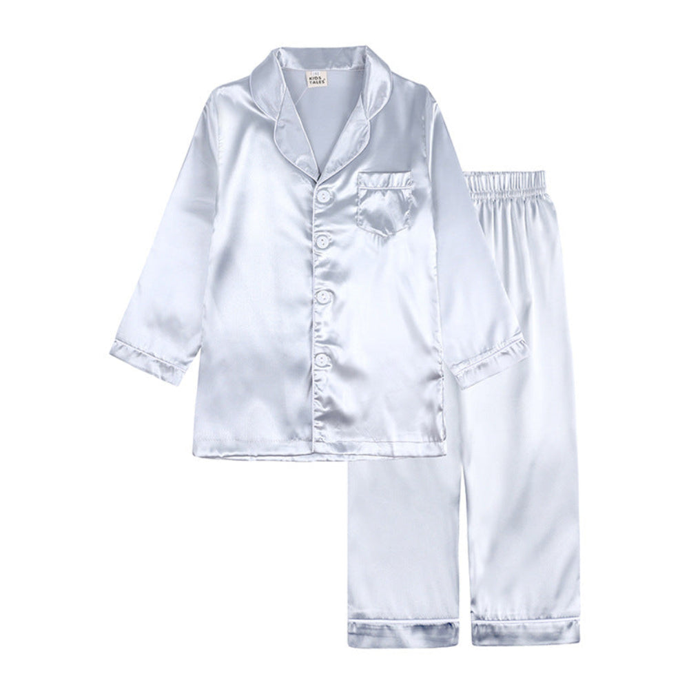 Conjunto de pijama para niños con botones en la parte superior y pantalones a juego