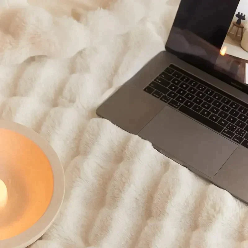 Warme Wolldecke von CozyNest für kühle Nächte zu Hause