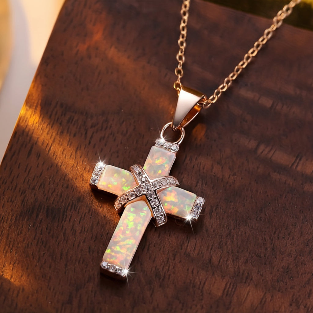 Collana con ciondolo a croce in oro rosa con strass per regalo della festa della mamma