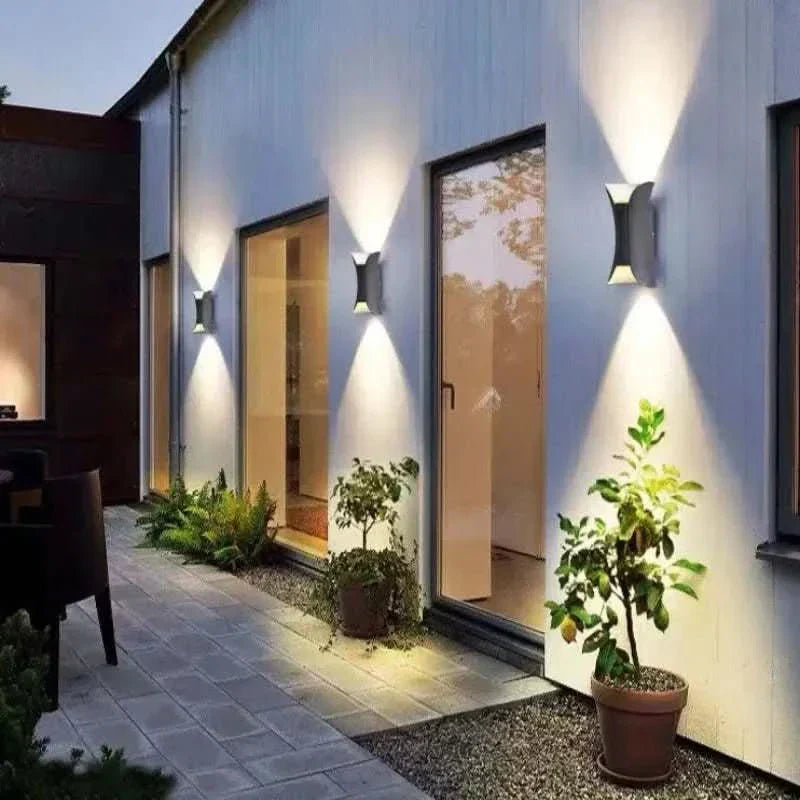 NovaCurve Gebogene LED-Außenwandleuchte mit IP65 wetterfester Schutzklasse