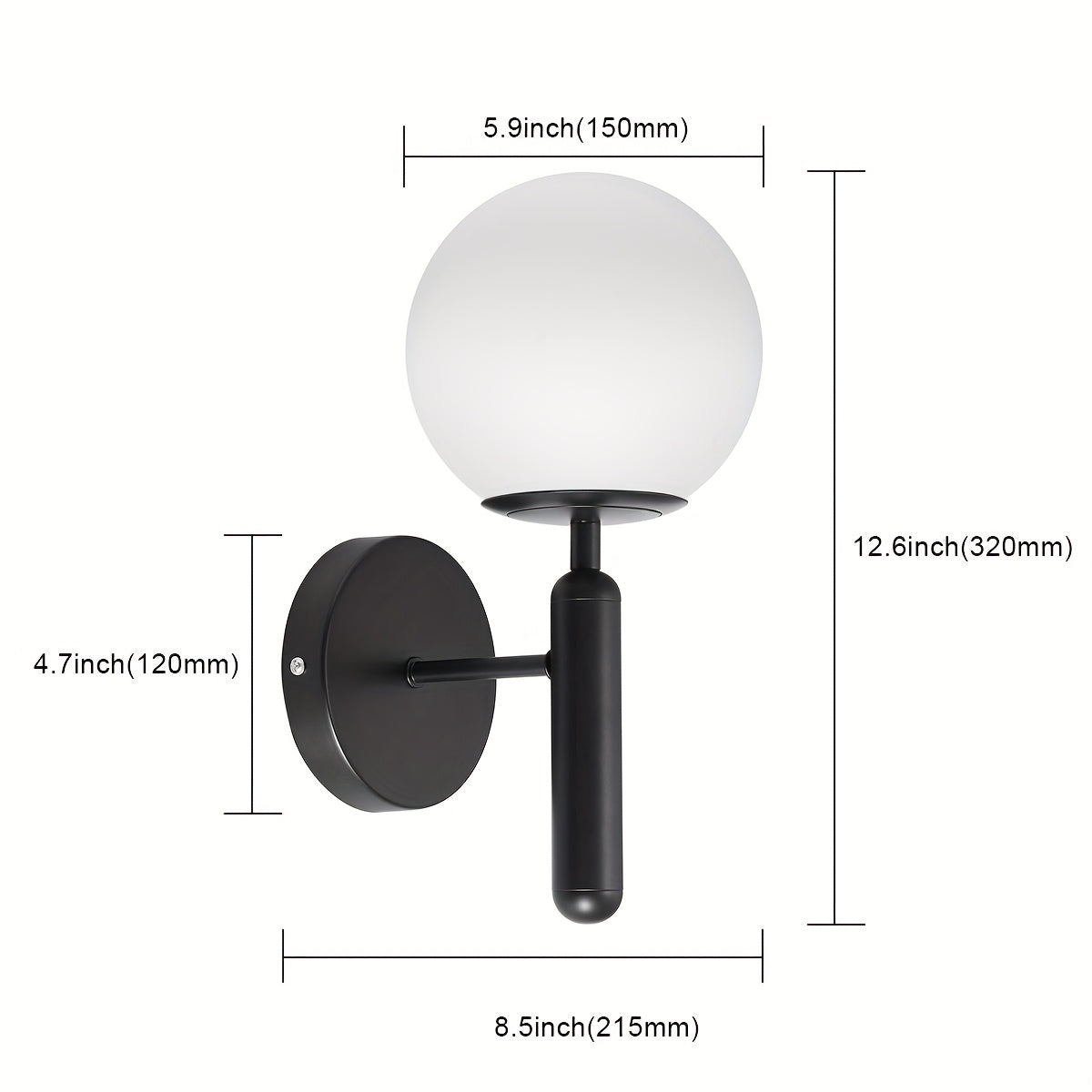 Moderní nástěnná lampa s kulatým skleněným stínidlem a leštěným kovovým držákem