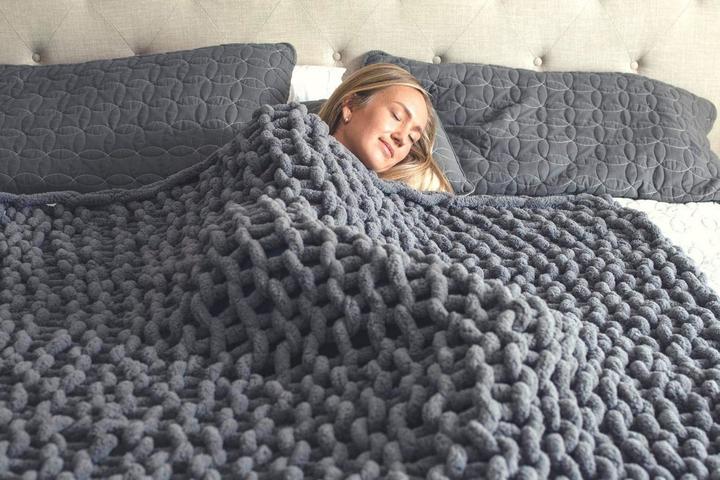 CloudNest Kuschelige Strickdecke für gemütlichen Wohnkomfort