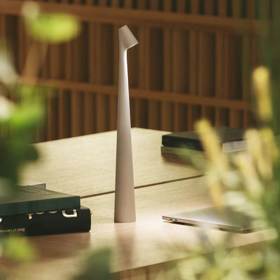 Lampada da tavolo LED cordless NovaLume per un'atmosfera calda in casa