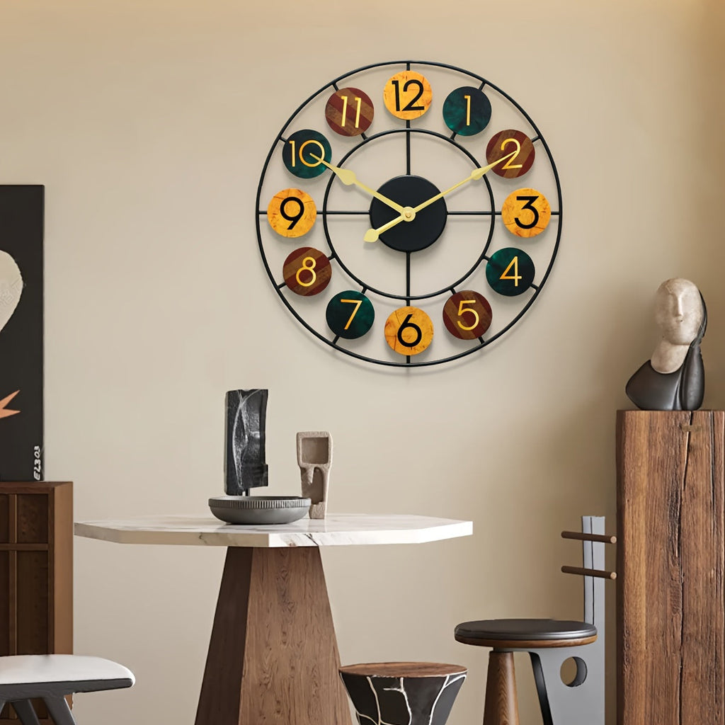 Bunte Metalluhr mit Retro-Eisen-Design und Akzentstil