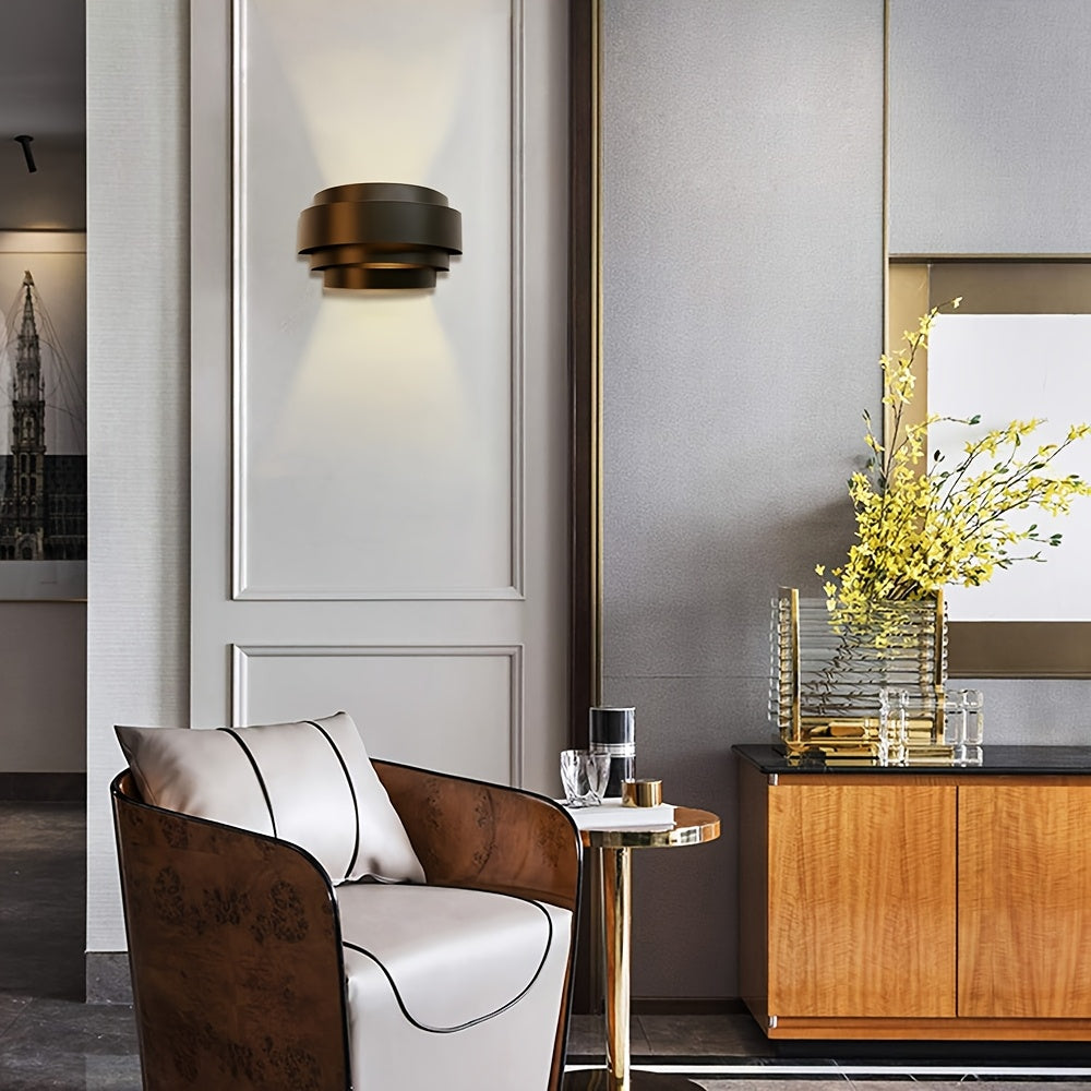 Moderní kovové nástěnné svítidlo s osvětlením nahoru i dolů