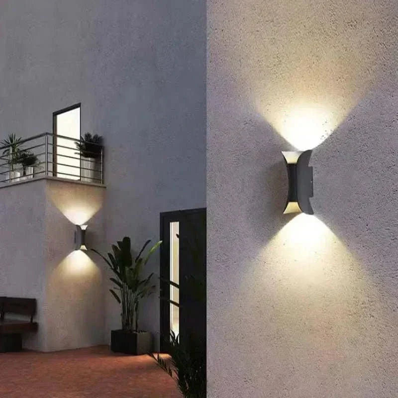 NovaCurve Gebogene LED-Außenwandleuchte mit IP65 wetterfester Schutzklasse