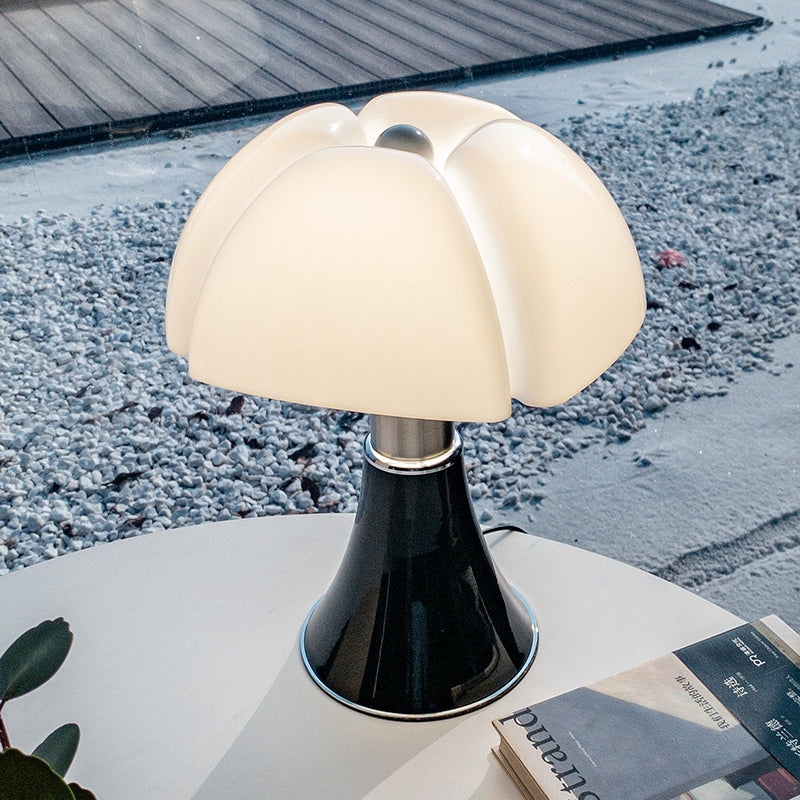 Retro moderní akcentní světlo s vintage LED stolní lampou