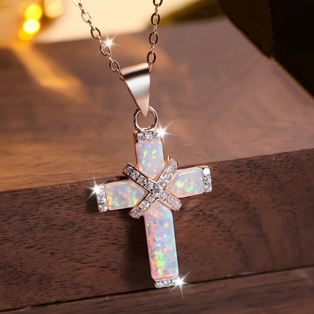 Collana con ciondolo a croce in oro rosa con strass per regalo della festa della mamma