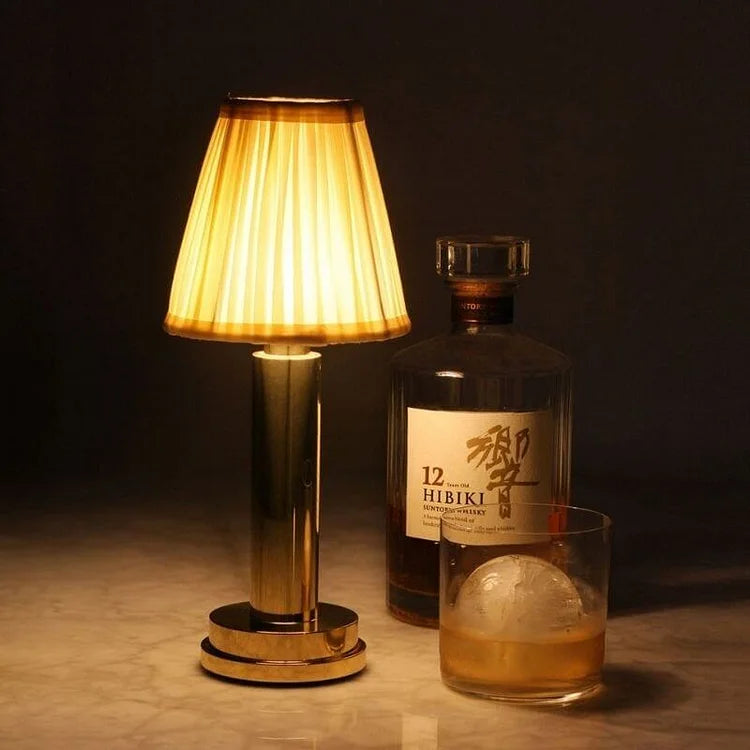 NovaForge CNC-gefräste kabellose Tischlampe aus Messing mit Downlight