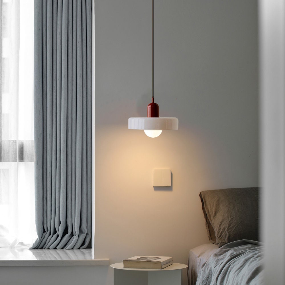 Lampada a sospensione nordica con aspetto in vetro retrò per spazi moderni e colorati