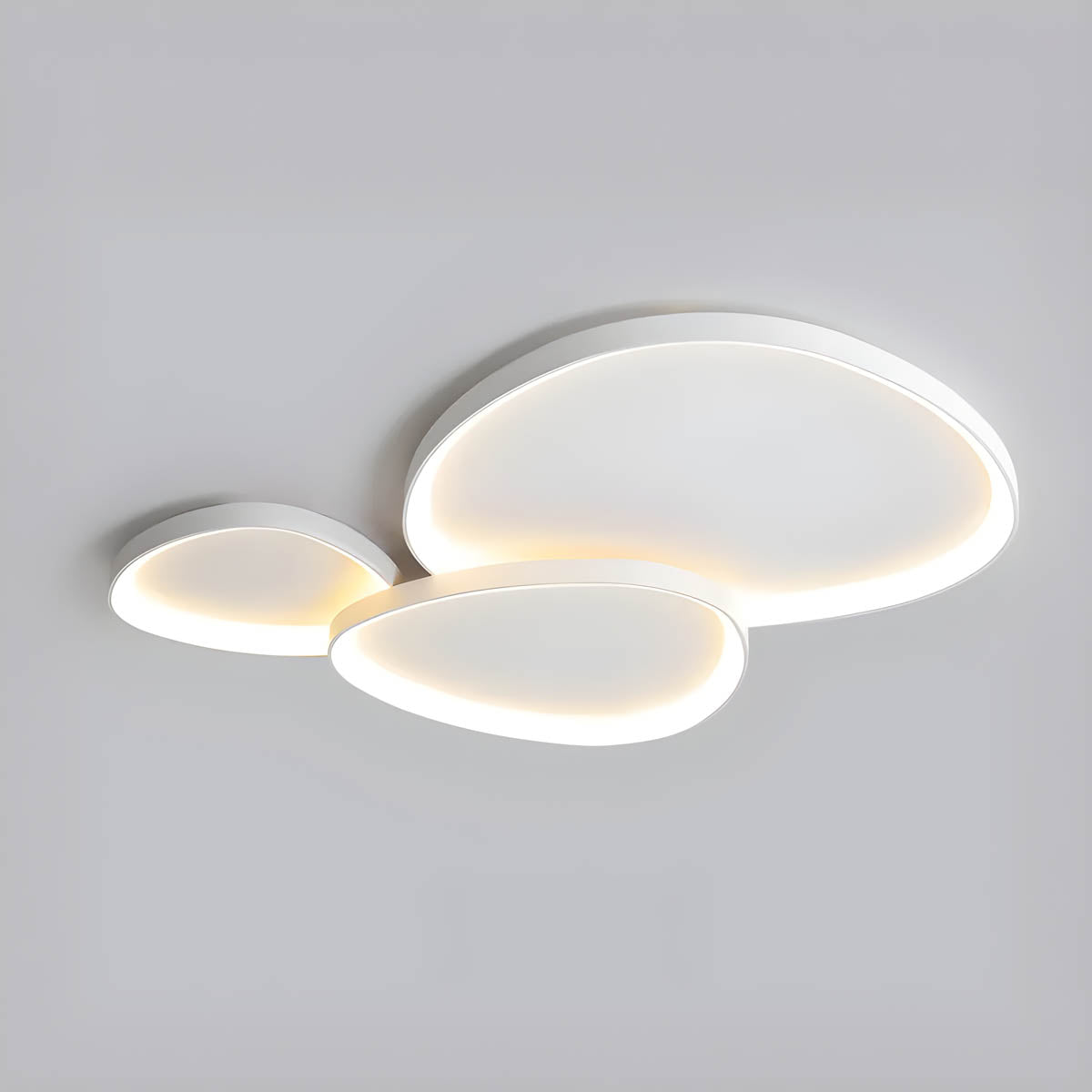 Stropní LED světlo s možností stmívání a moderním organickým designem pro obývací pokoje