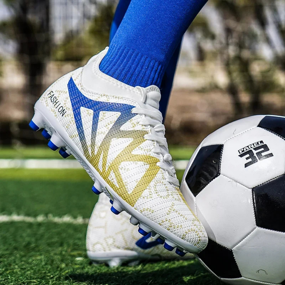 Ultra Light Training Soccer Cleats For Professional Play