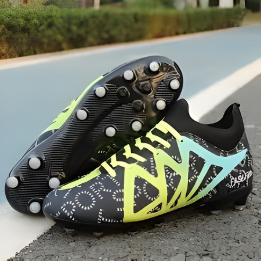 Ultra Light Training Soccer Cleats For Professional Play
